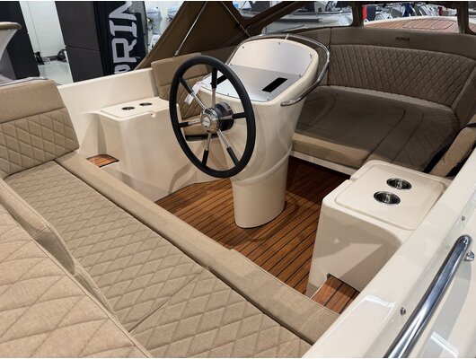 Primeur 625 tender / Vrije motor keuze /  Showroom model  2026!