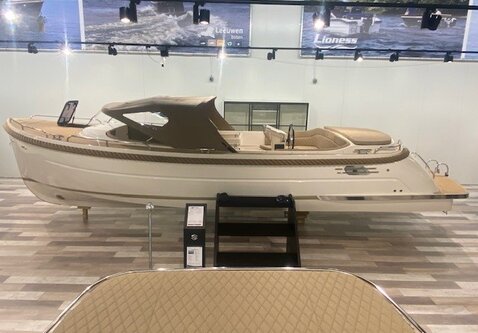Primeur 850 Cabin  / Vrije motor keuze /  Showroom model  2026!