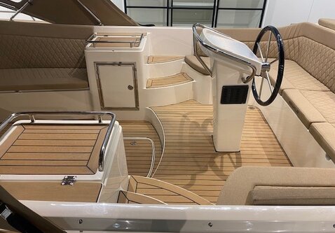 Primeur 850 Cabin  / Vrije motor keuze /  Showroom model  2026!
