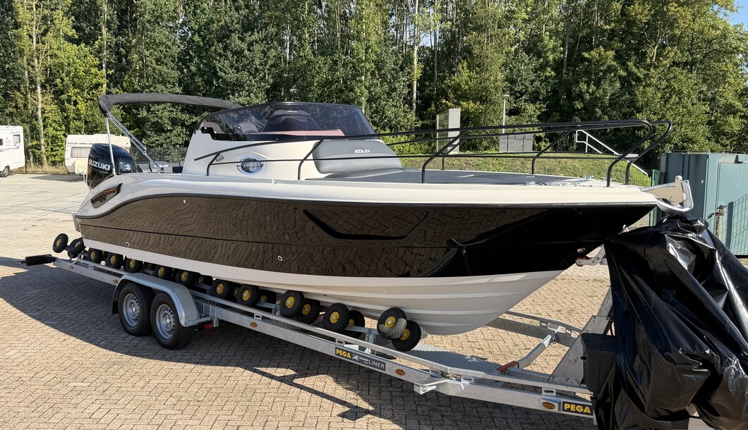 Eolo 830 Day | 300PK Suzuki | incl trailer | Full options!