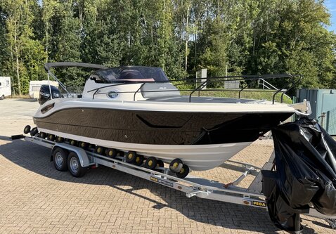 Eolo 830 Day | 300PK Suzuki | incl trailer | Full options!