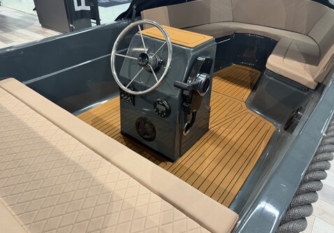 Lioness 455 sloep /  15PK Honda / Showroom model  2026 / Vaarklaar!