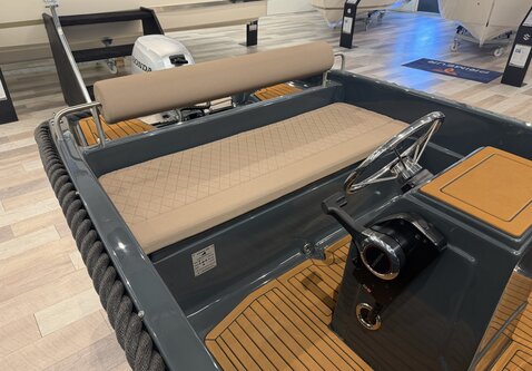 Lioness 455 sloep /  15PK Honda / Showroom model  2026 / Vaarklaar!