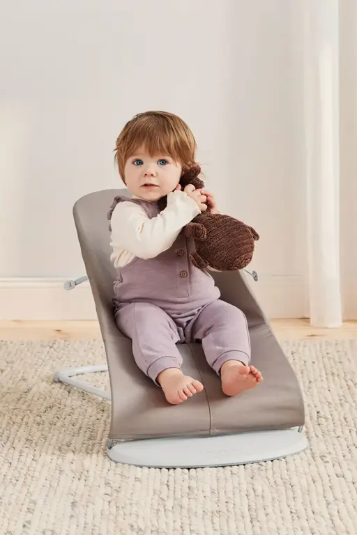 BabyBjörn Wipstoeltje Bliss Wit Frame - Geweven Kroonbladquilt Zandgrijs