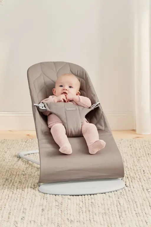 BabyBjörn Wipstoeltje Bliss Wit Frame - Geweven Kroonbladquilt Zandgrijs