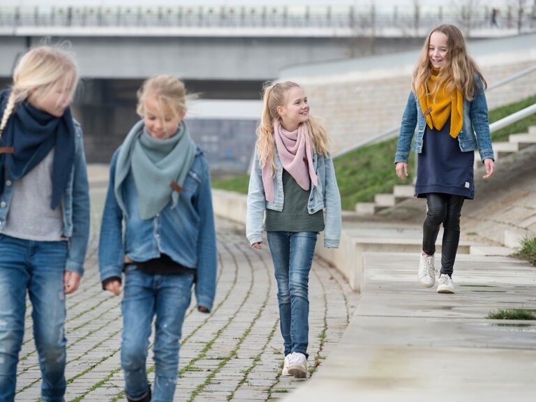 Knit Factory Sjaal Junior - Pink