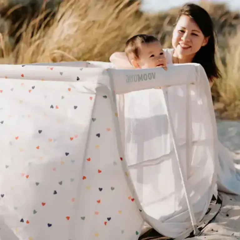 AeroMoov Instant Travel Cot - Confetti Hearts