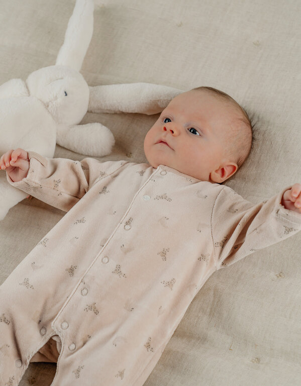 Noukie's Babypyjama van fluweel met zeehondenprint