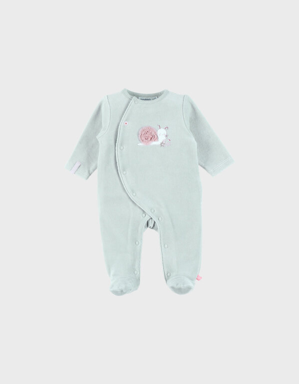 Noukie's Babypyjama in groen fluweel met slakkenborduursel