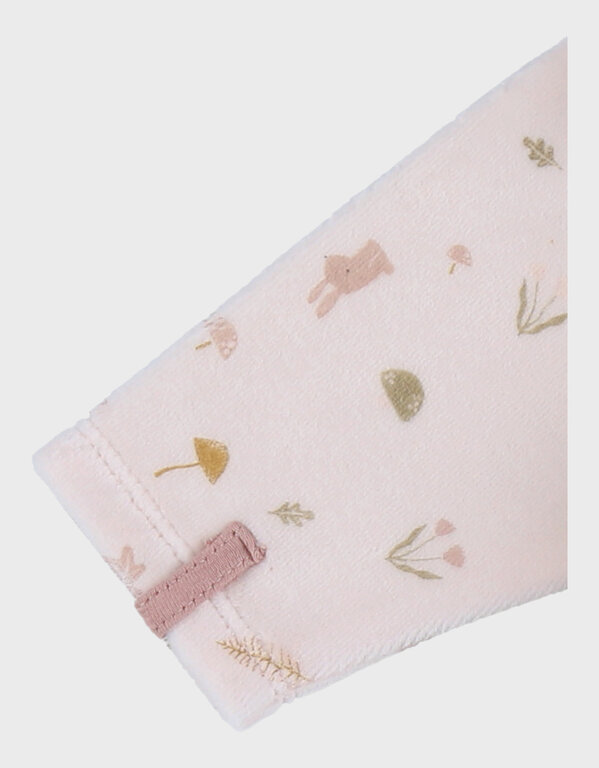 Noukie's Lichtroze fluwelen babypyjama met ruches