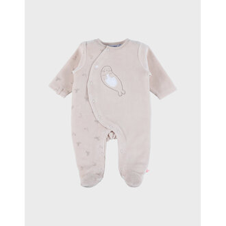 Noukie's Beige babypyjama met zeehondenborduursel in fluweel PM