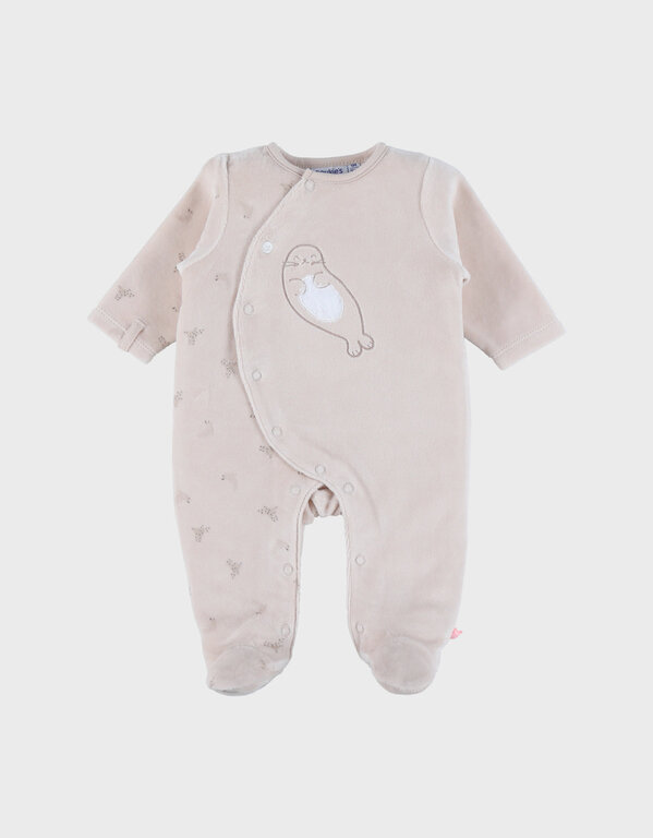 Noukie's Beige babypyjama met zeehondenborduursel in fluweel PM