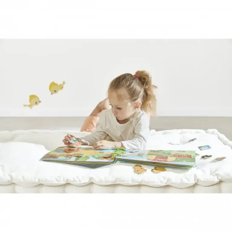 Janod Cardboard Farm Busybook