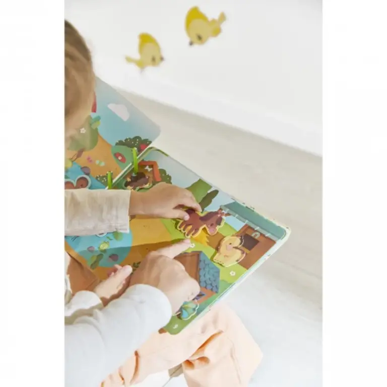 Janod Cardboard Farm Busybook