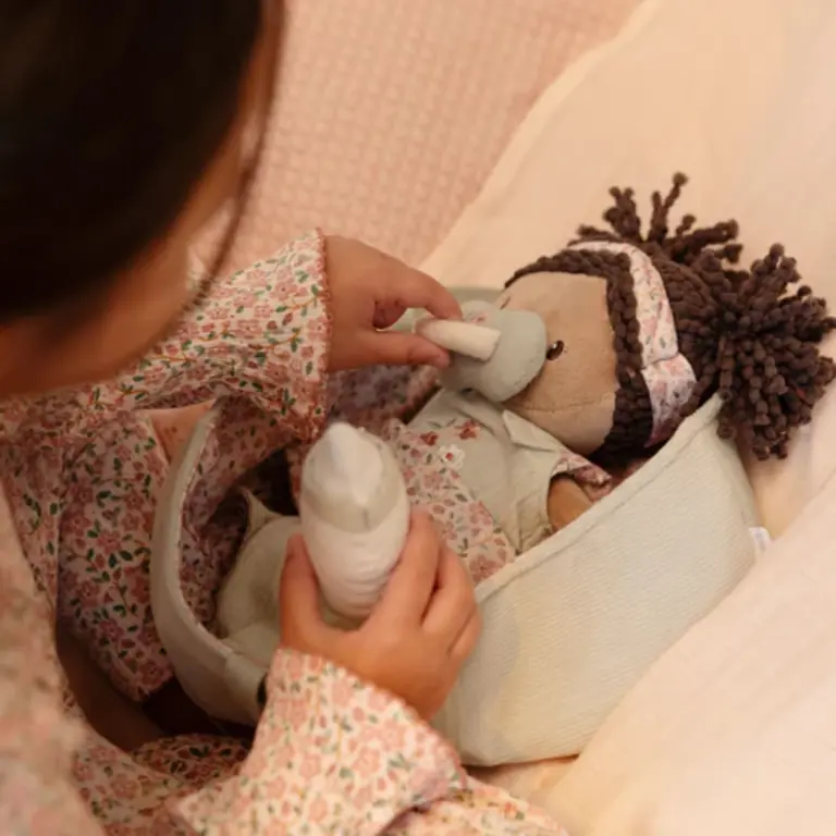 Little Dutch Knuffel babypop in mandje Evi - 30 cm