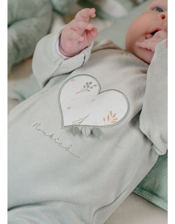Noukie's Baby pyjama, geborduurd velours Hartje
