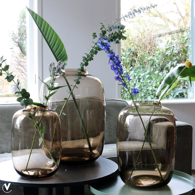 Taupe vaas Artic van rookglas - Vase the World