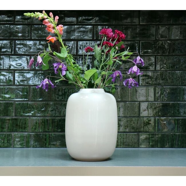 Ivoorkleurige glanzende bloemenvaas Artic - Vase the World