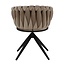 Homerebels Collection Eetkamerstoel Zand ‘Wave Chair’ – Gevlochten rugleuning – Velvet eetkamerstoel met 360 graden draaiend frame.