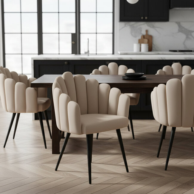 Kayoom Beige velvet eetkamerstoel met schelpdesign en armleuningen – luxe en comfortabel design
