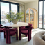 Homerebels Collection Bordeauxrode eetkamerstoel met armleuning Niru - Velvet eetkamerstoel - Aubergine eetkamerstoel