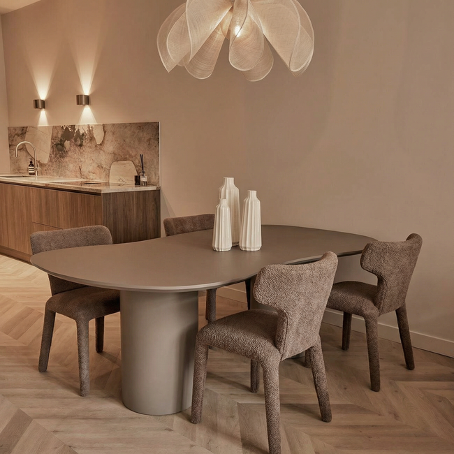 Homerebels Collection Japandi eetkamerstoel bruin volledig gestoffeerd – minimalistisch design met comfortabele zit