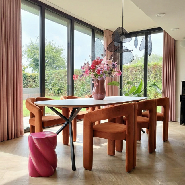 Homerebels Collection Oranje eetkamerstoel met armleuning Niru - Terracotta velvet eetkamerstoel