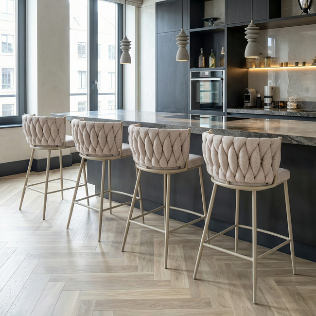 Homerebels Collection Wave Barkruk Ultra Beige – Beige Barstoel met Gevlochten Rugleuning en Beige Frame | Zithoogte 65 cm
