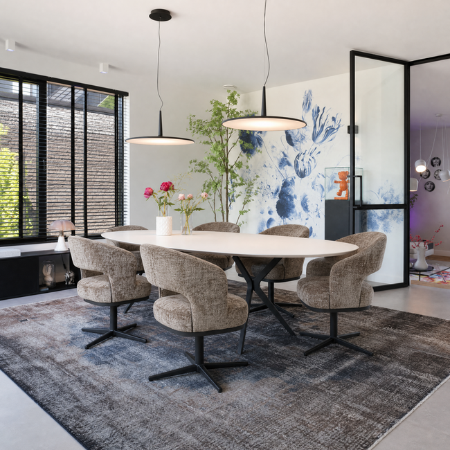 Homerebels Collection Honey eetkamerstoel taupe — 180 graden draaibare luxe eetkamerstoel met geweven stofbekleding en zwart metalen onderstel