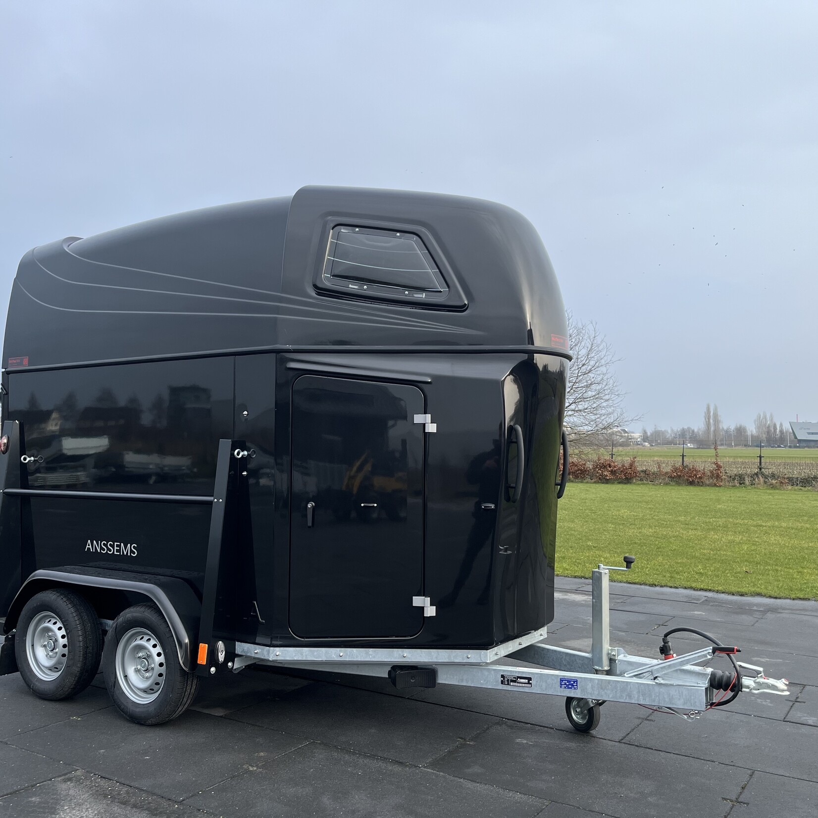 2 paards paardentrailer NIEUWE trailer voor een GEBRUIKTE Prijs !