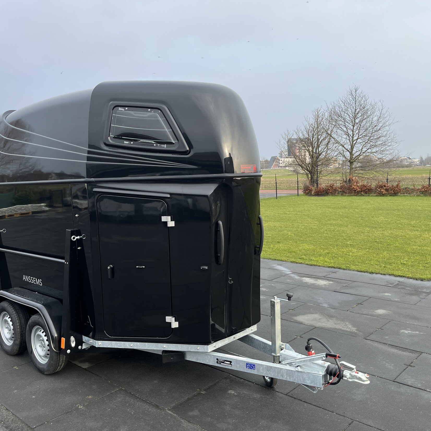 2 paards paardentrailer NIEUWE trailer voor een GEBRUIKTE Prijs !