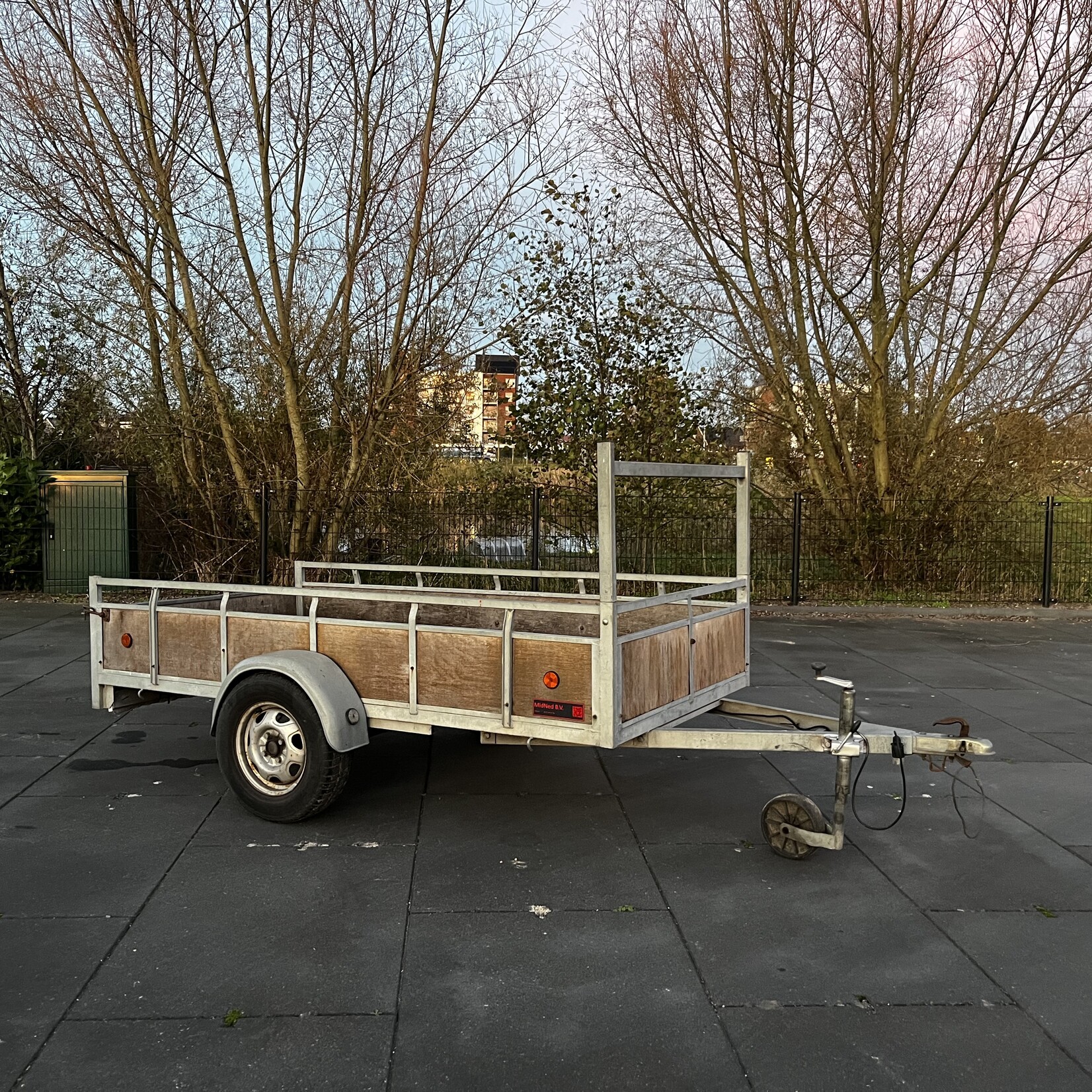 enkelas bakwagen ongeremd 250