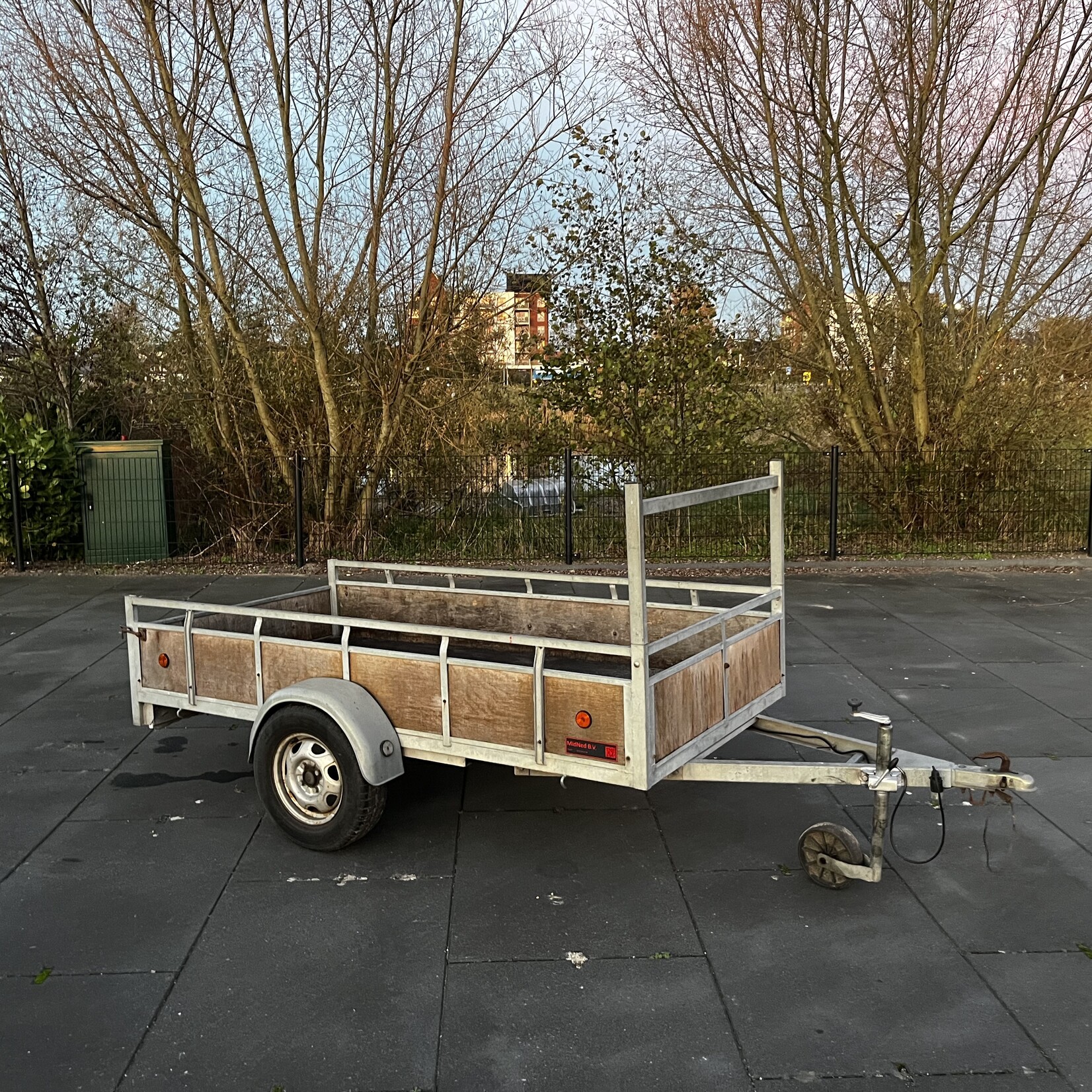 enkelas bakwagen ongeremd 250