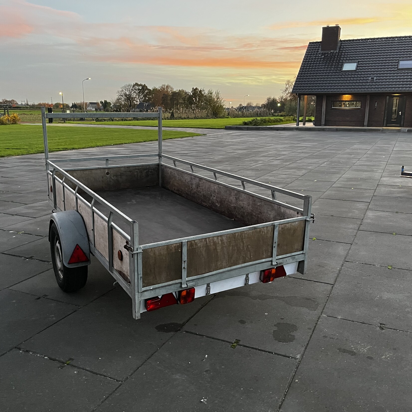 enkelas bakwagen ongeremd 250