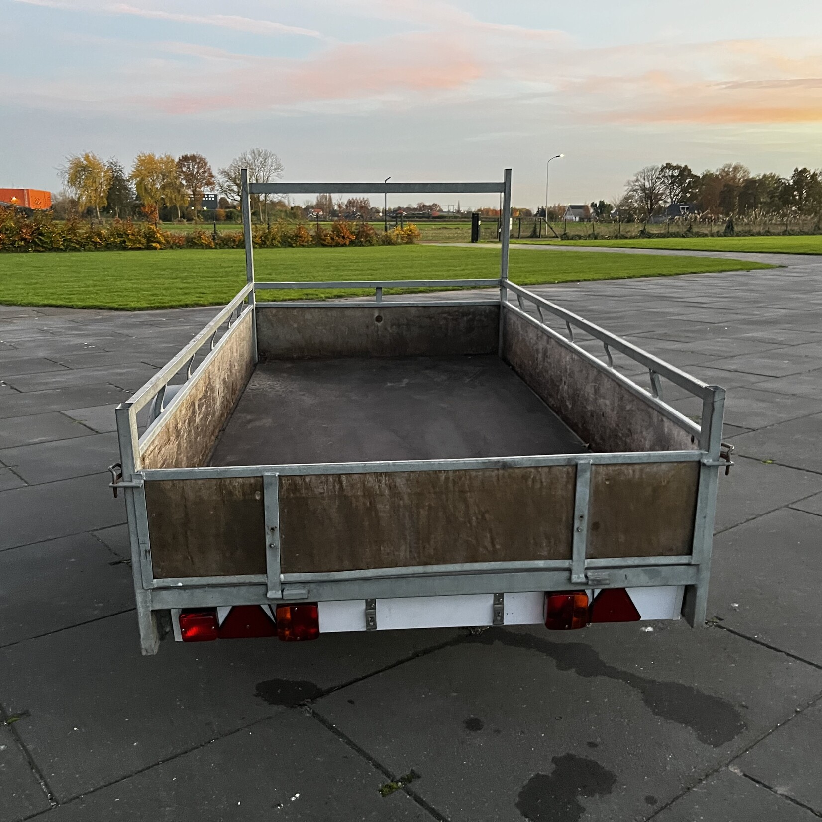 enkelas bakwagen ongeremd 250