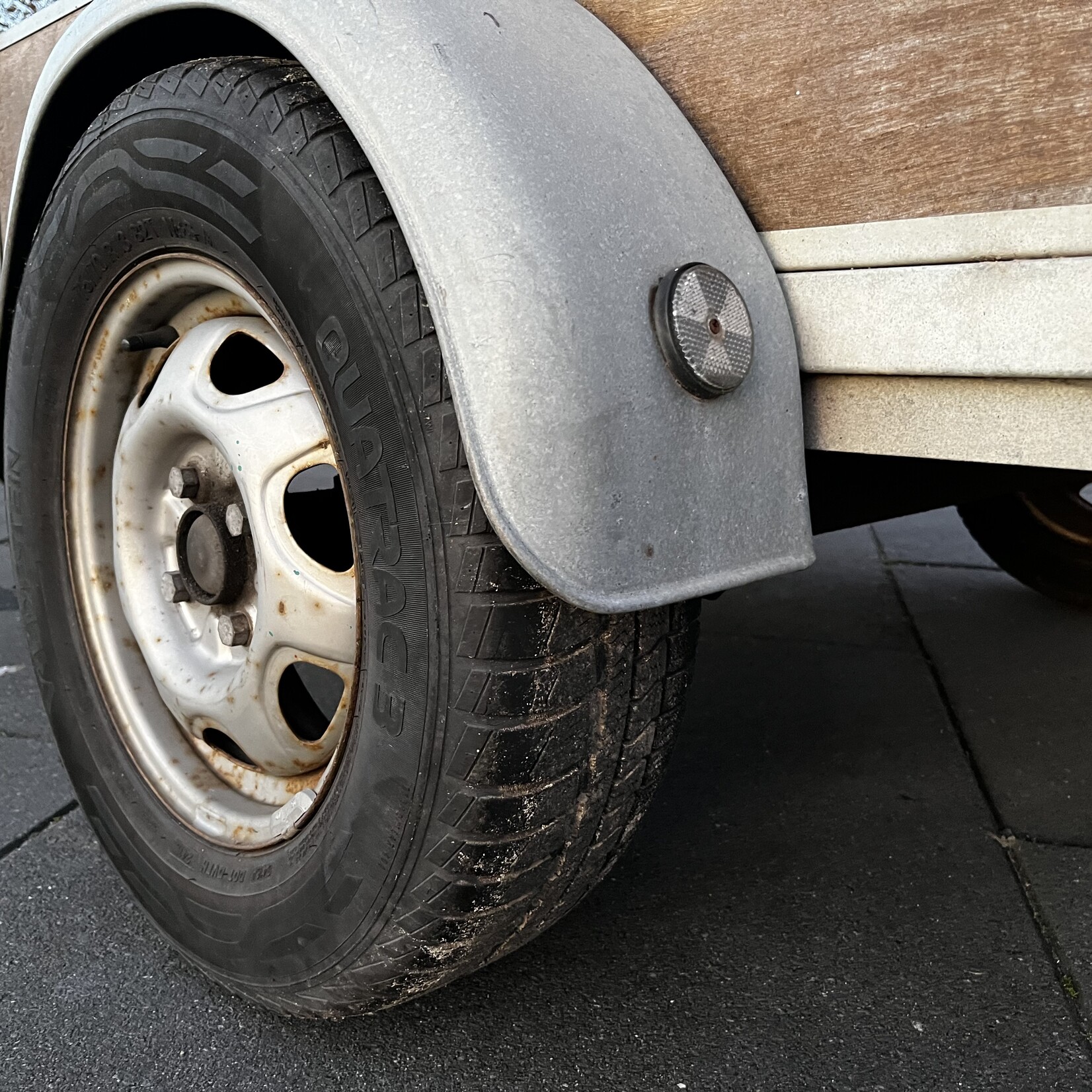 enkelas bakwagen ongeremd 250