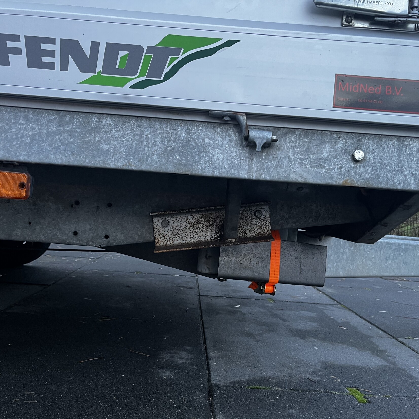 Hapert Plateauwagen 405 x 240 cm met Maxilift M100 kraan