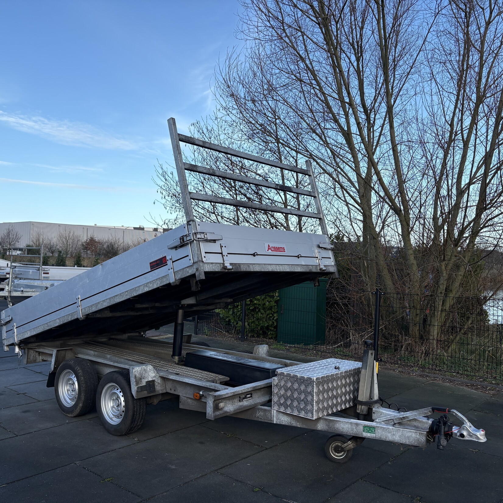 Anssems KSX 305 x 180 3000 kg met rijplaten nagzezien