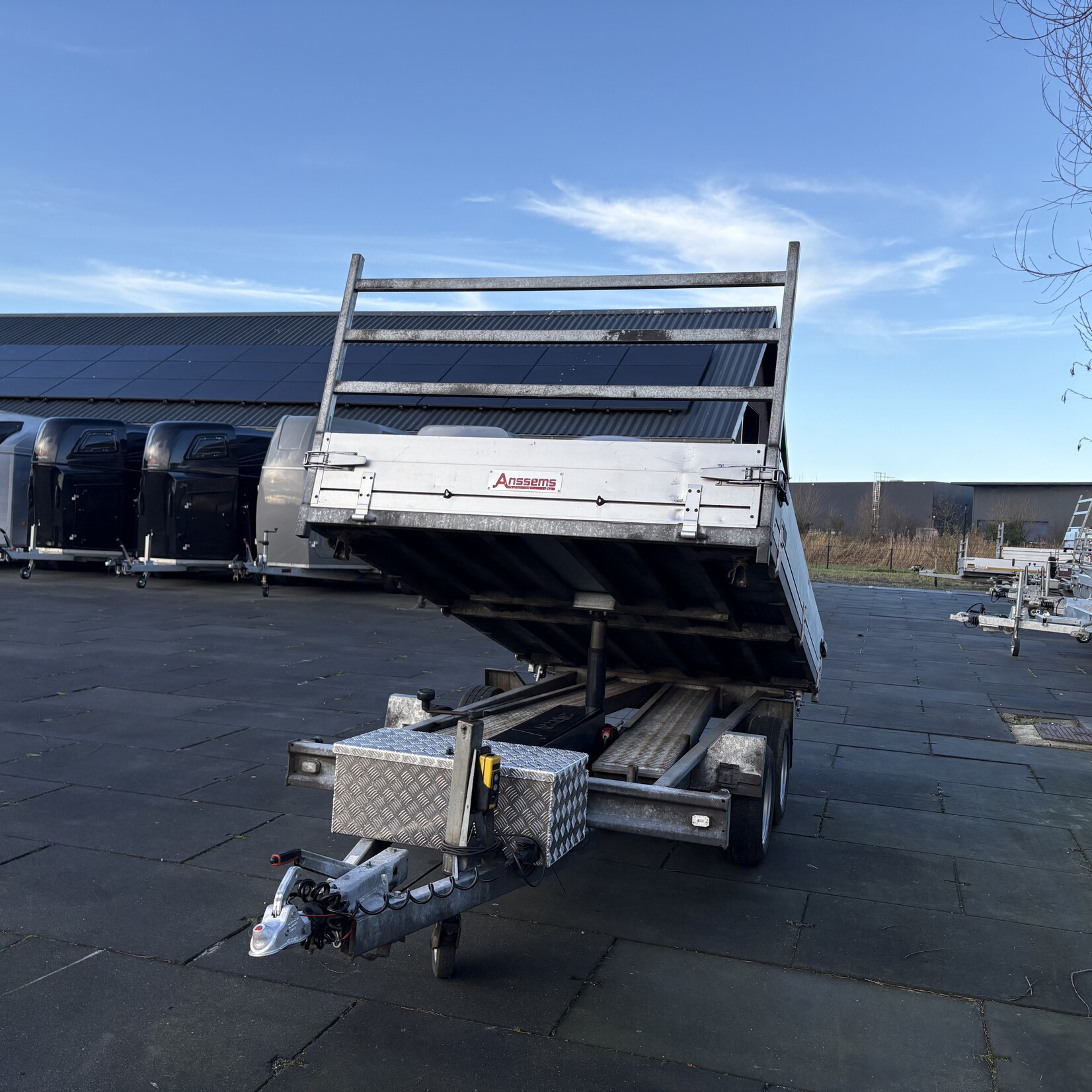 Anssems KSX 305 x 180 3000 kg met rijplaten nagzezien