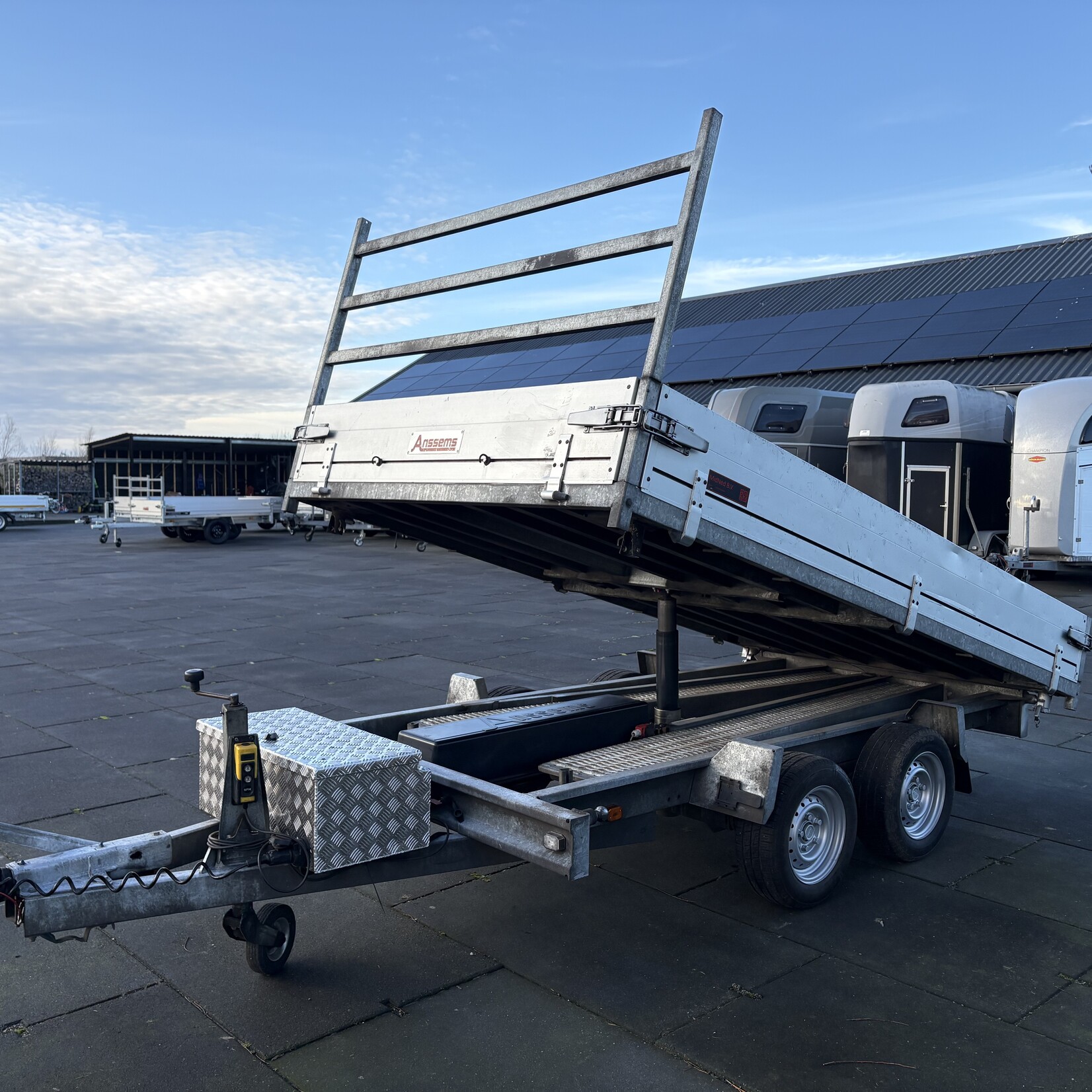 Anssems KSX 305 x 180 3000 kg met rijplaten nagzezien