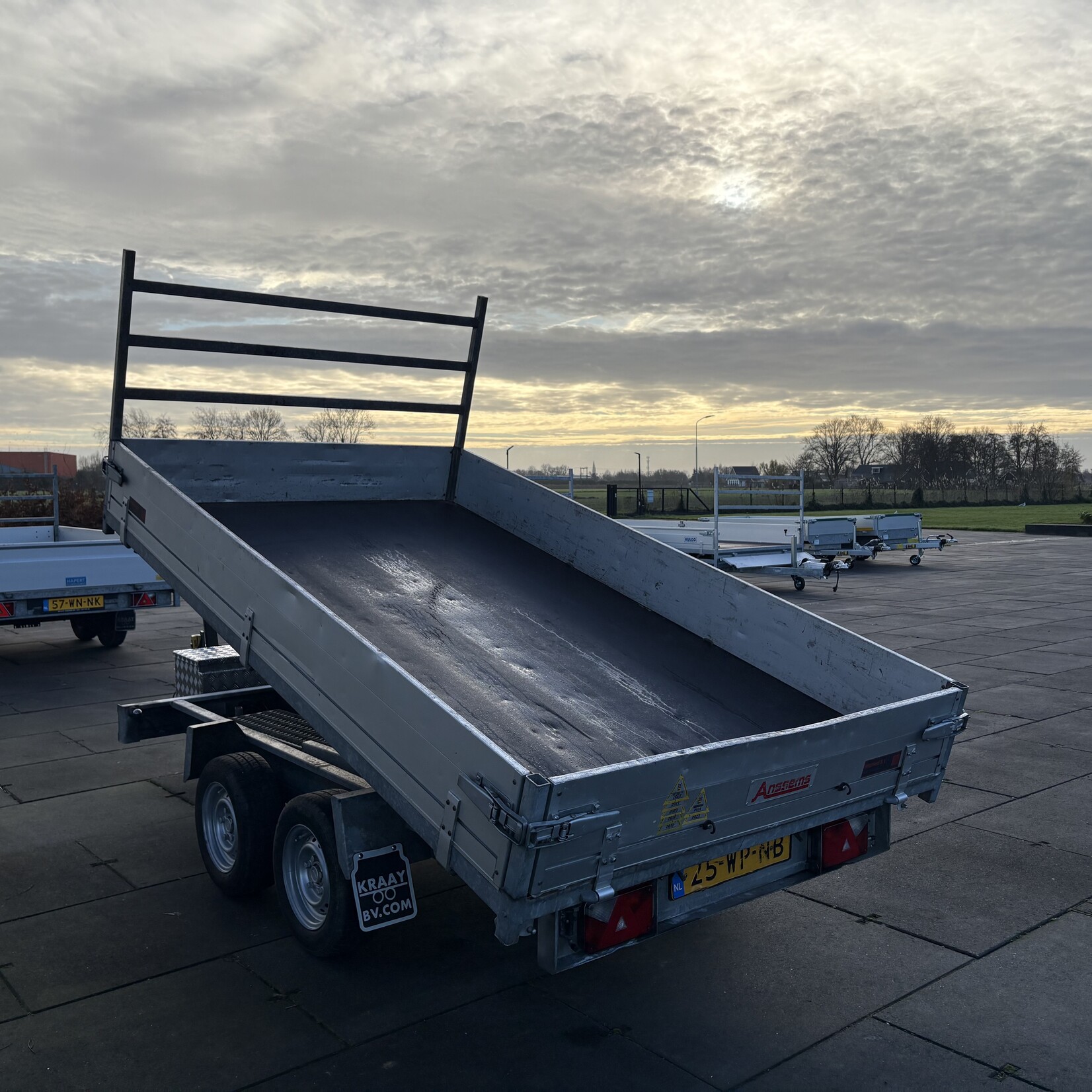 Anssems KSX 305 x 180 3000 kg met rijplaten nagzezien
