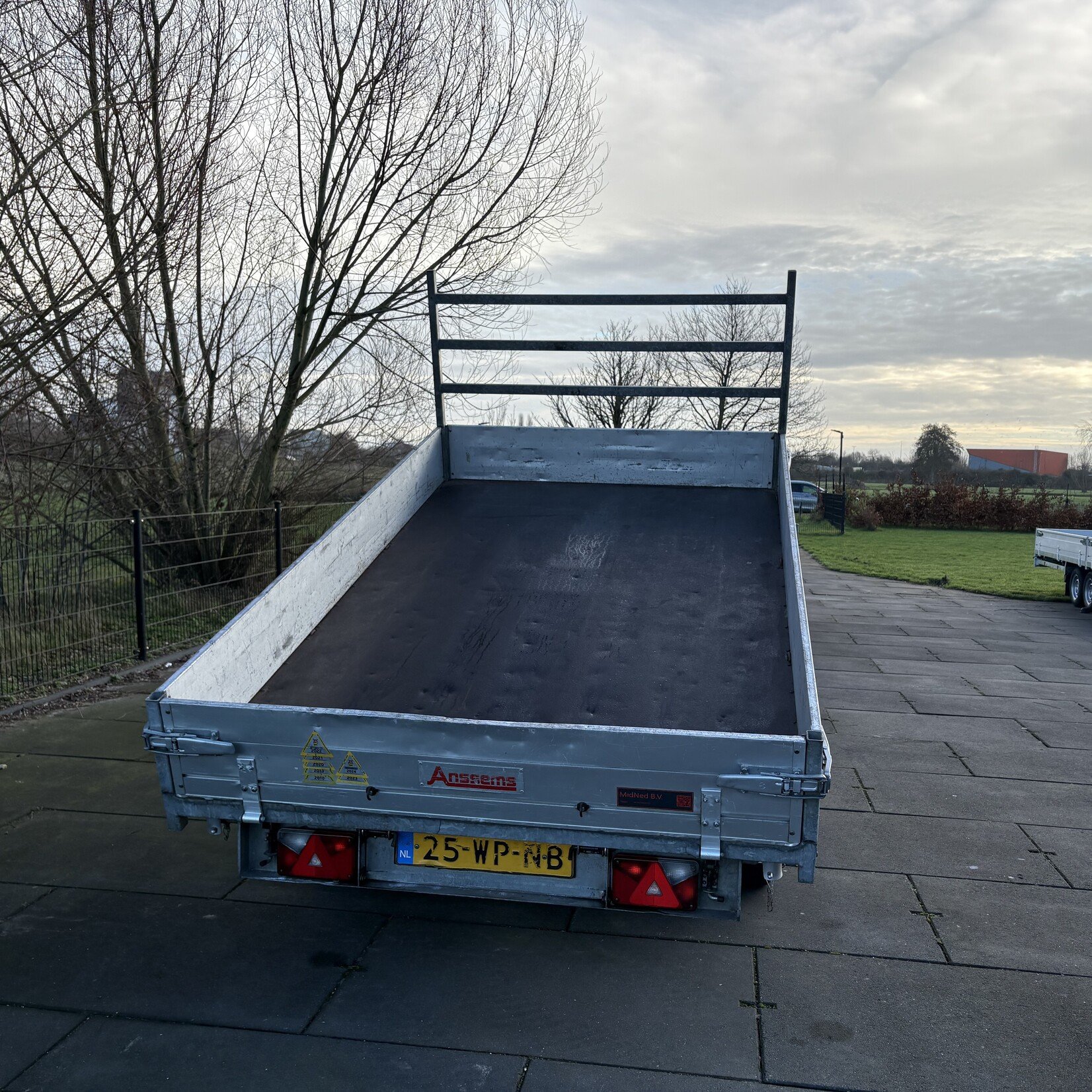 Anssems KSX 305 x 180 3000 kg met rijplaten nagzezien