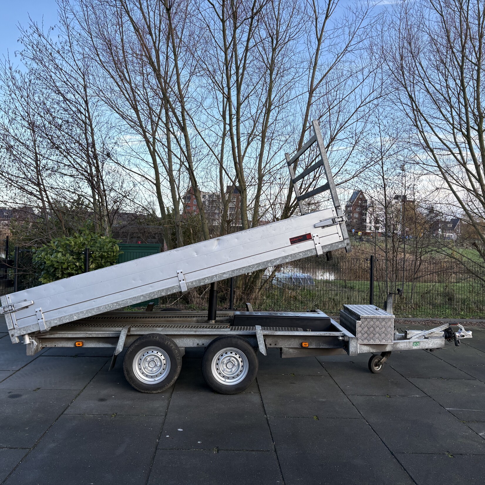 Anssems KSX 305 x 180 3000 kg met rijplaten nagzezien