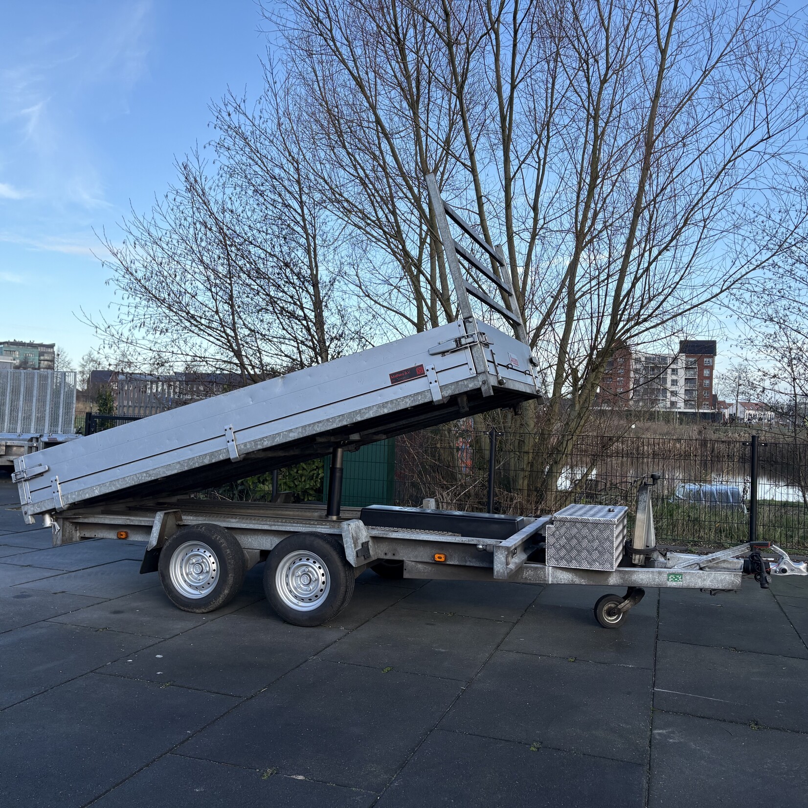 Anssems KSX 305 x 180 3000 kg met rijplaten nagzezien