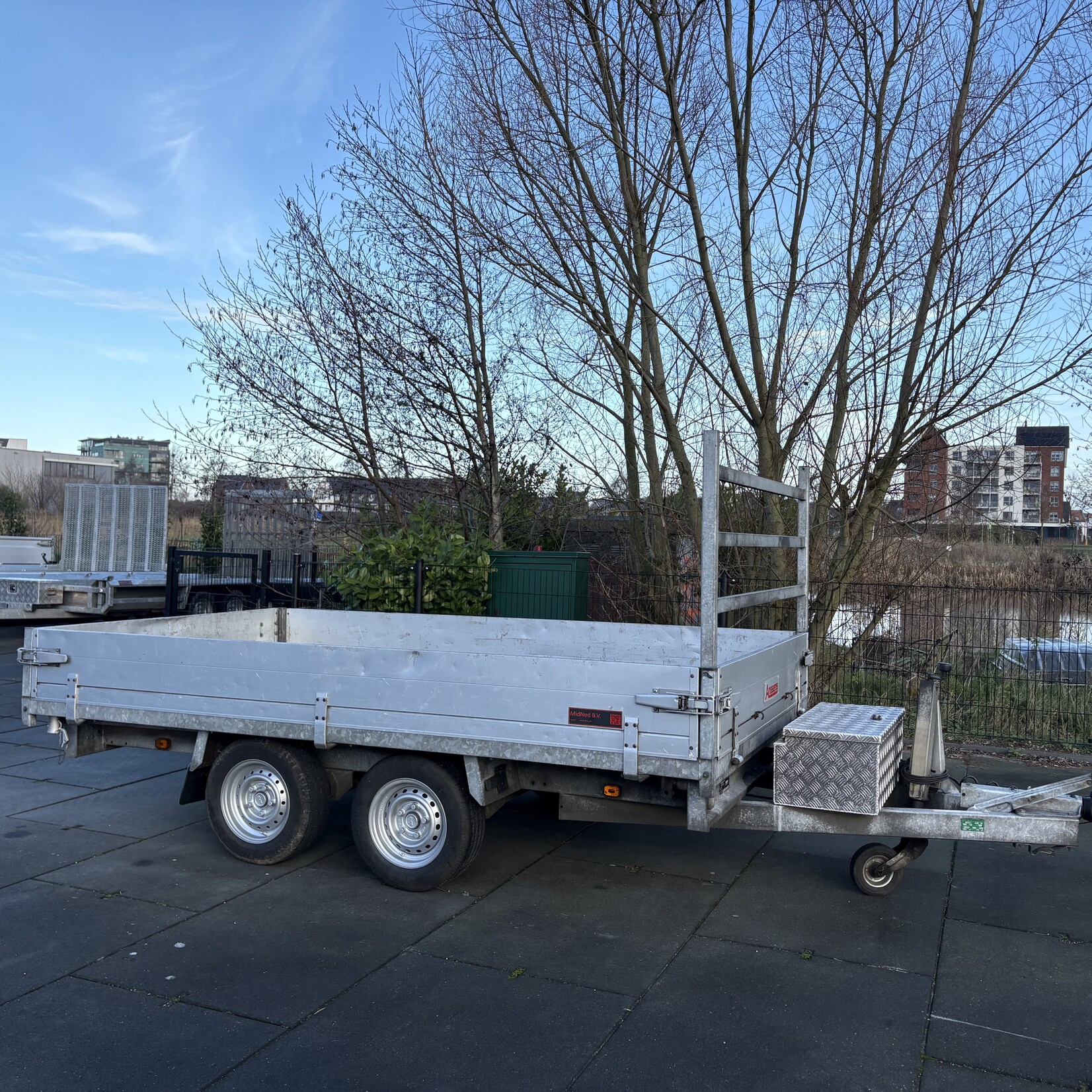 Anssems KSX 305 x 180 3000 kg met rijplaten nagzezien