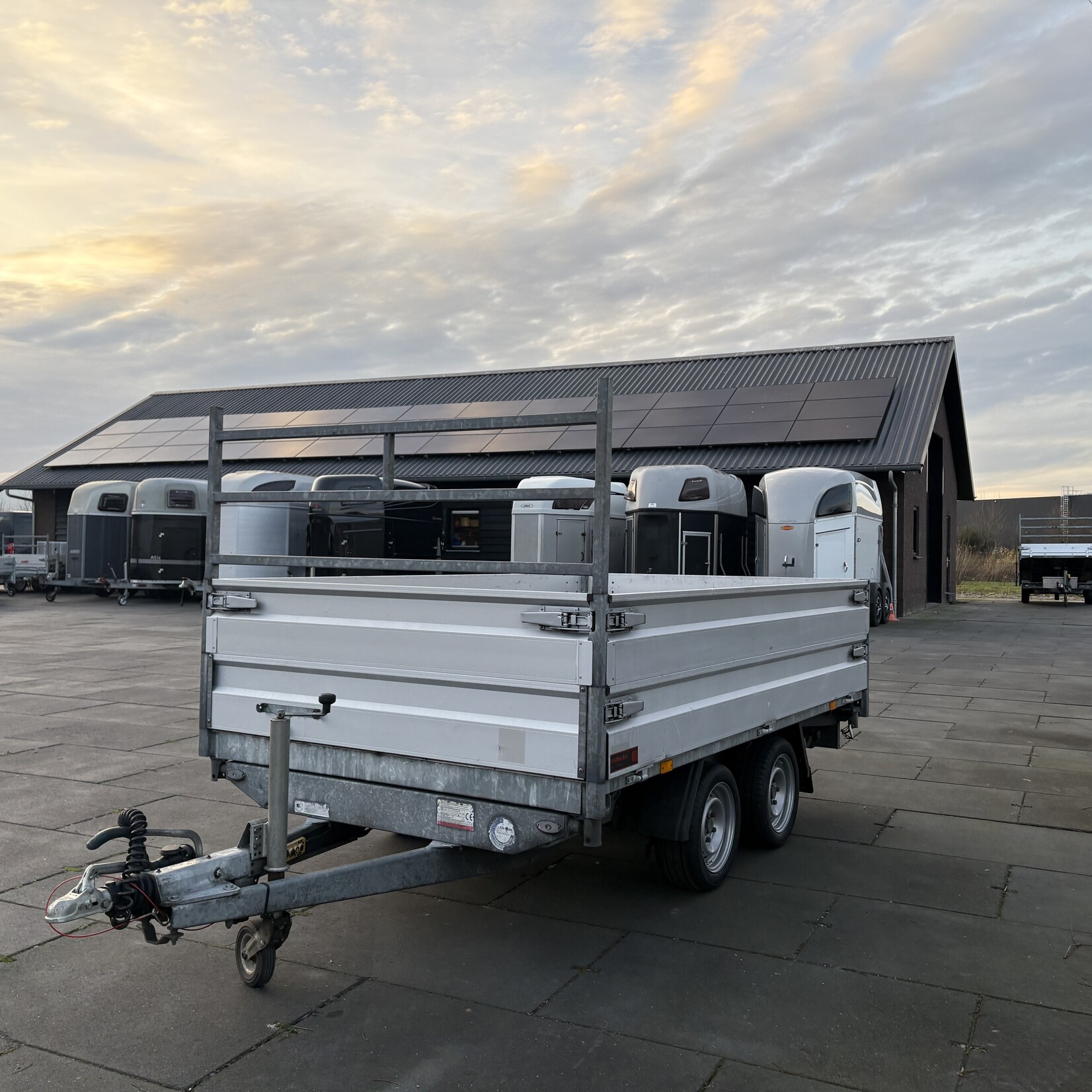 Hapert kipper met opzetborden FERRO