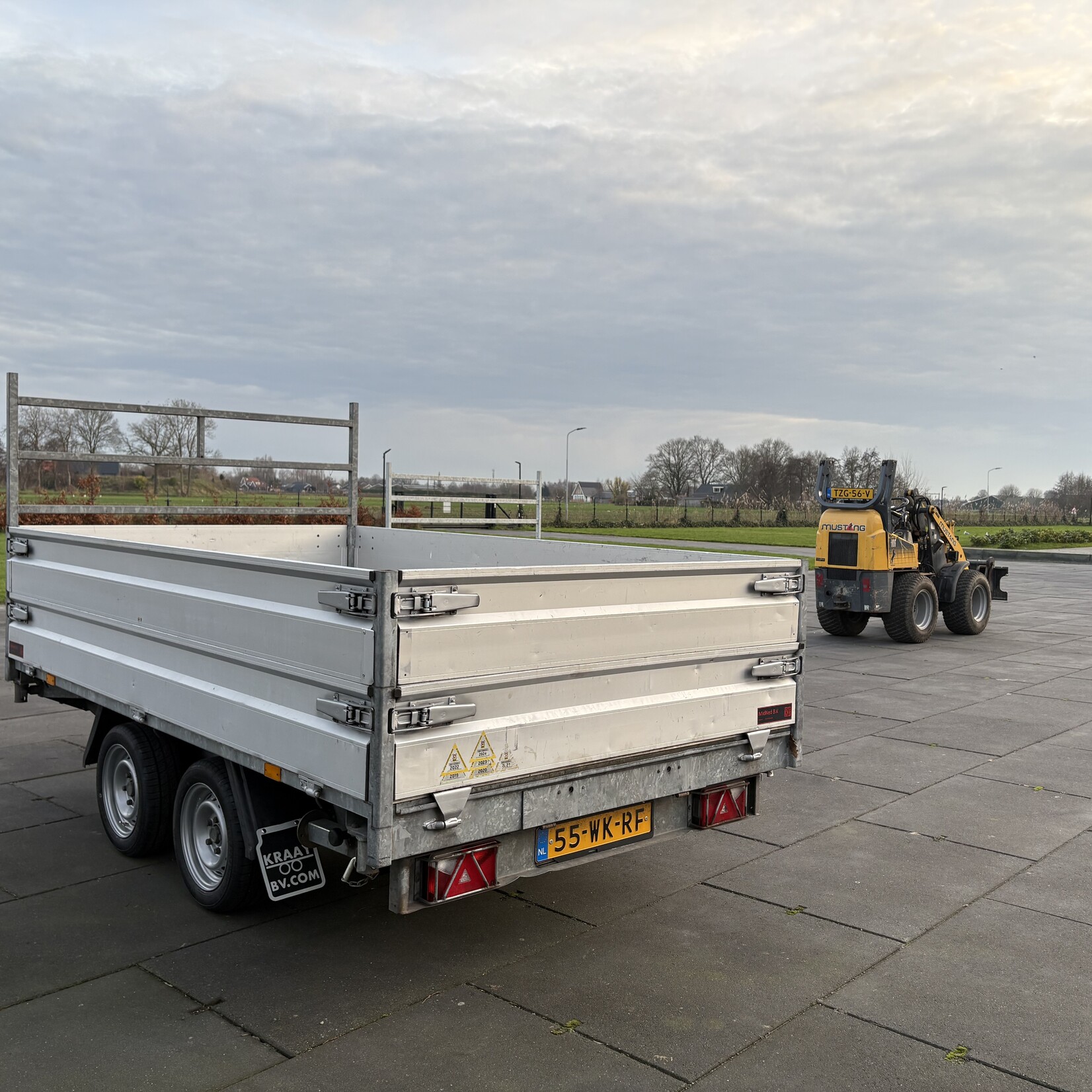 Hapert kipper met opzetborden FERRO