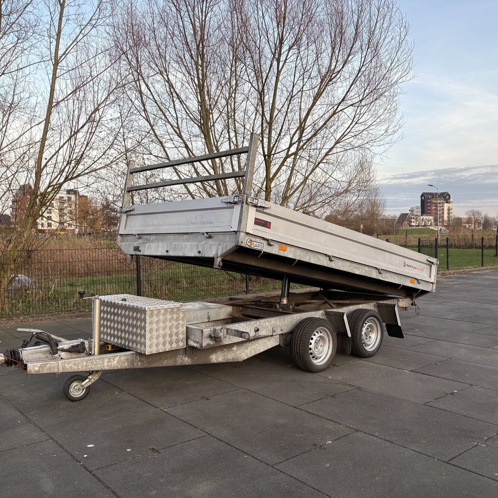 Saris kipper 330 x 180 cm 3500 kg met rijplaten