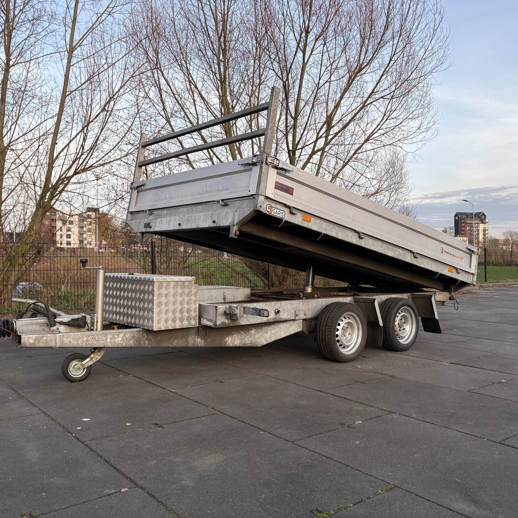 Saris kipper 330 x 180 cm 3500 kg met rijplaten