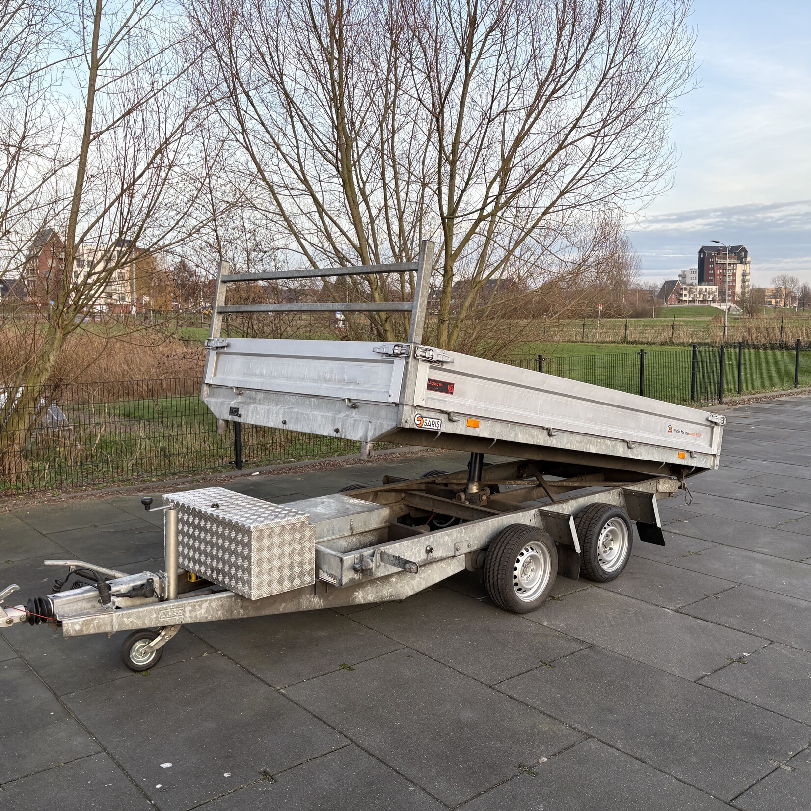 Saris kipper 330 x 180 cm 3500 kg met rijplaten